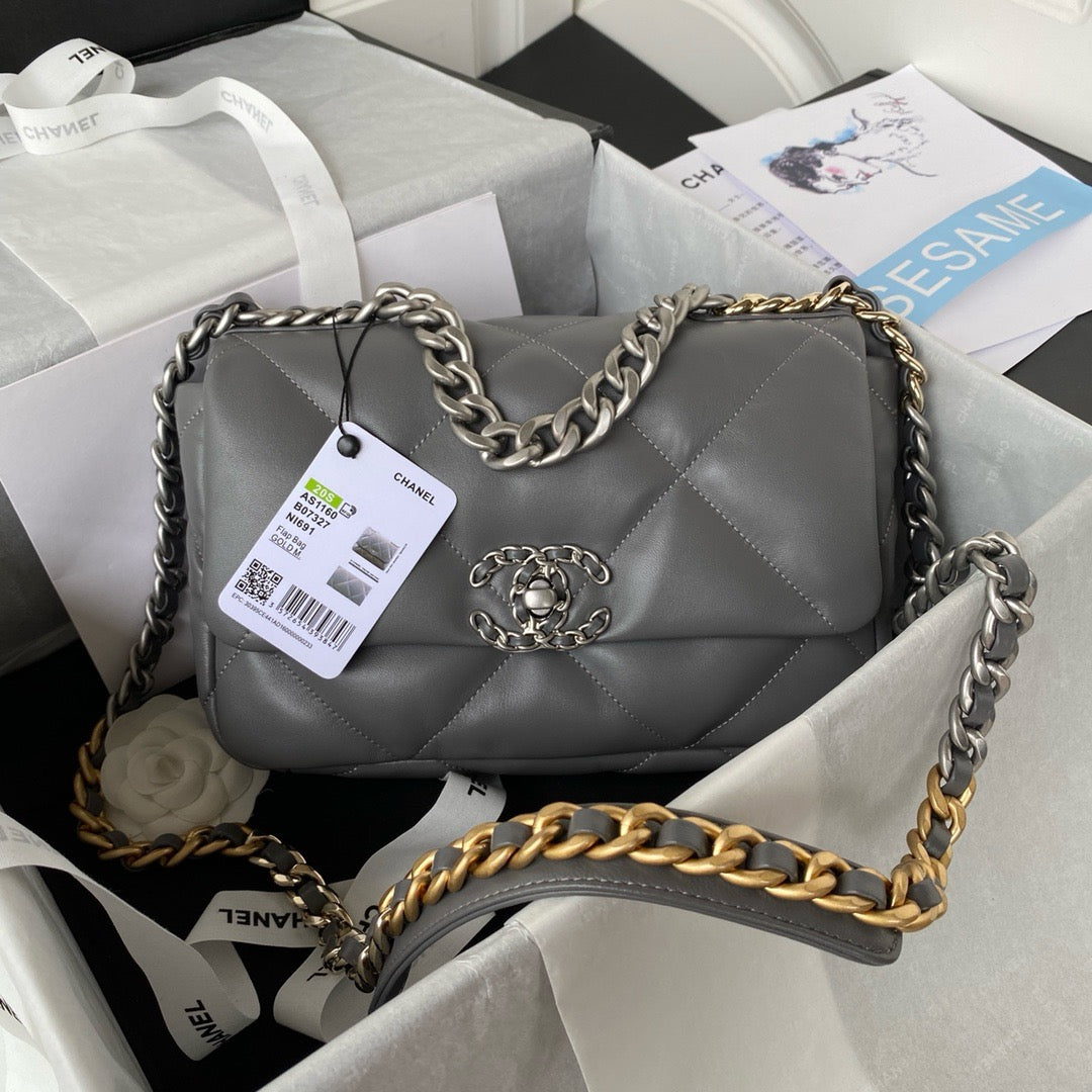 Grey chanel 19 handbag in lamb skin silver hardware